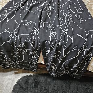 SHEIN Black Wide Leg Pants with White Abstract Line Print